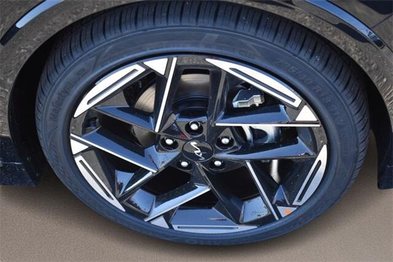 2025 Kia K4 GT-LineImage 11