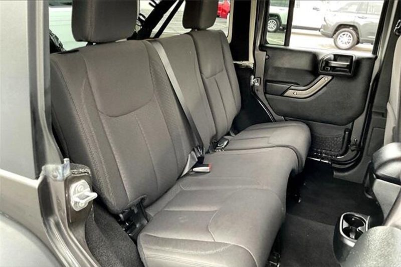 2017 Jeep Wrangler Unlimited Sport photo 25