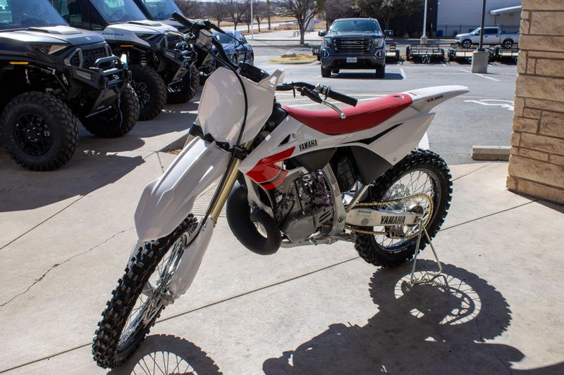 NEW 2026 YAMAHA YZ250 70TH ANNIVERSARY EDITION Image 8