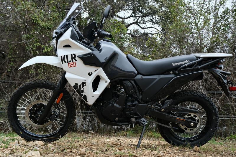 2025 Kawasaki KLR 650 PEARL CRYSTAL WHITE AND METALLIC CARBON GRAYImage 1