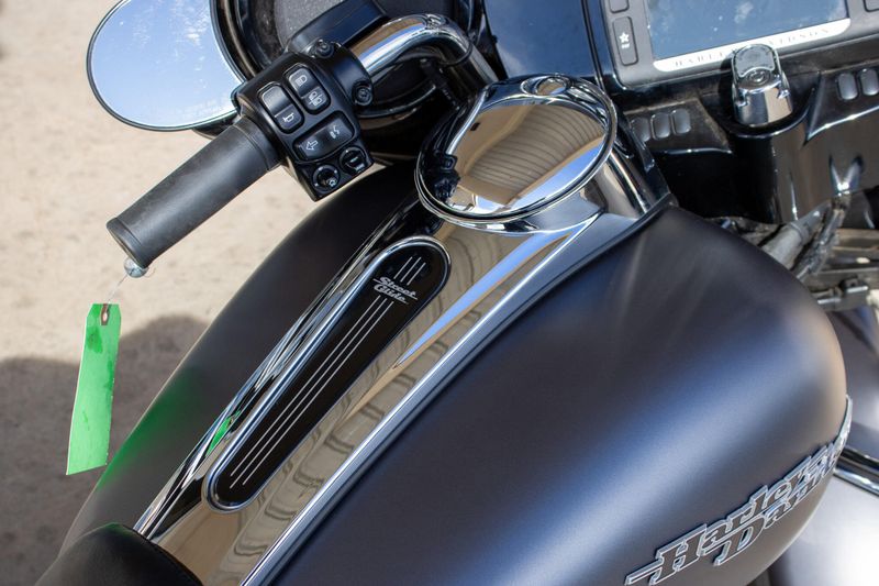 USED 2017 HARLEY STREET GLIDE SPECIAL Image 23