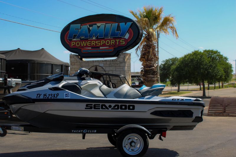 2021 SEADOO GTX 300 LTD SILVER Image 1