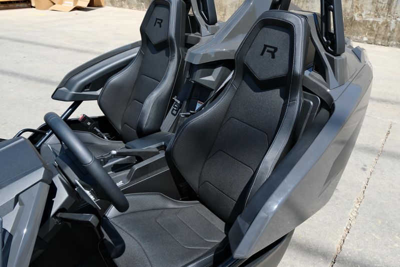 NEW 2025 POLARIS SLINGSHOT R AUTODRIVE Image 17