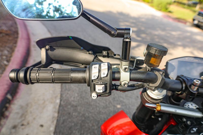 USED 2020 DUCATI HYPERMOTARD 950 SP Image 6