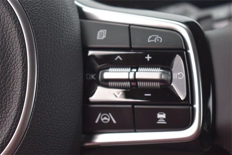 2025 Kia Carnival LXSImage 24
