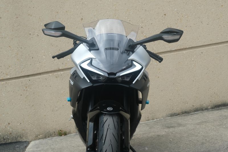 2025 CFMOTO 675 SS NEBULA BLACK Image 9