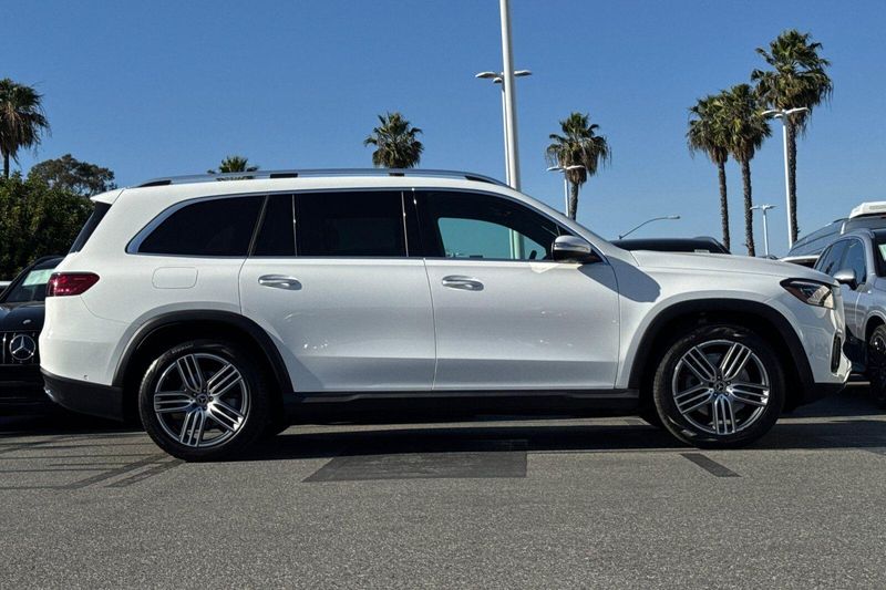 Used 2025 Mercedes-Benz GLS 450Image 3