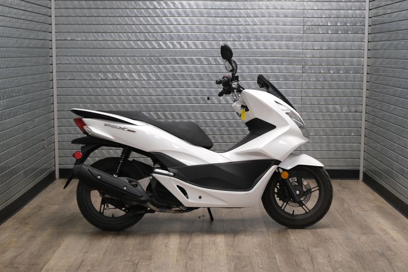 USED 2018 HONDA PCX 150 Image 2
