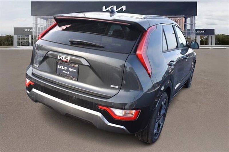 2025 Kia Niro EX TouringImage 3