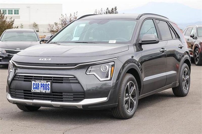 2025 Kia Niro LXImage 12