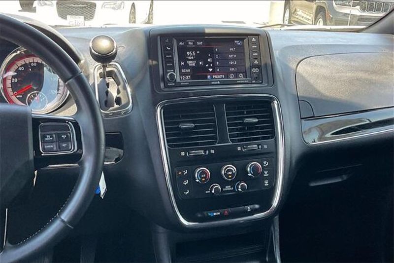 2019 Dodge Grand Caravan SXTImage 5