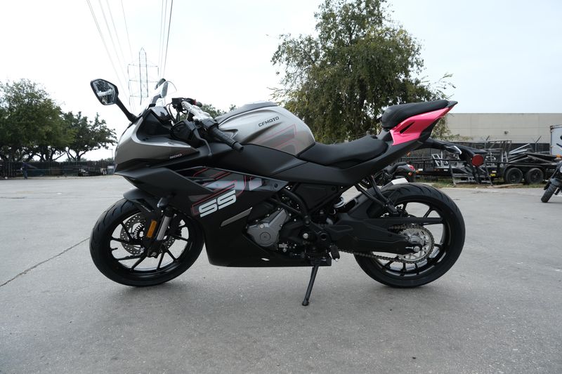 2024 CFMOTO 300SS NEBULA BLACKImage 12