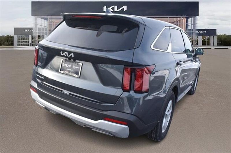 2024 Kia Sorento LXImage 3
