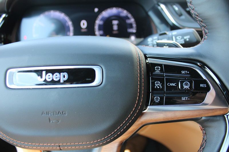 2025 Jeep Grand Cherokee L Summit Reserve photo 15