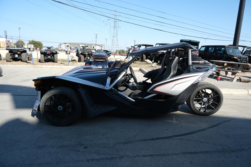 2017 Polaris SLINGSHOT SLR TURBO SILVERImage 8