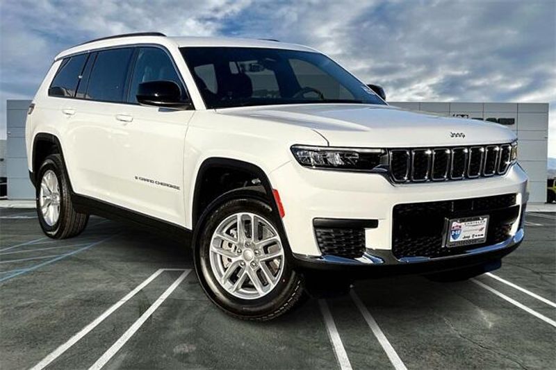 New 2025 Jeep Grand Cherokee L Laredo 4x4Image 14
