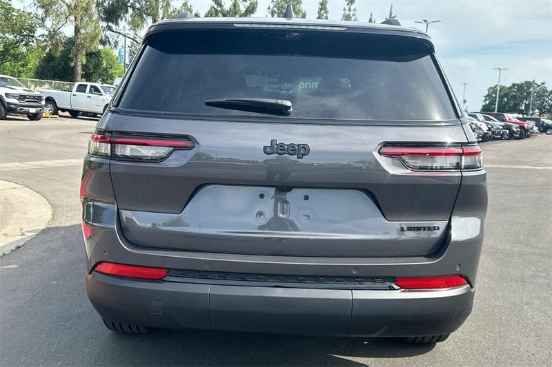 2025 Jeep Grand Cherokee Limited photo 5