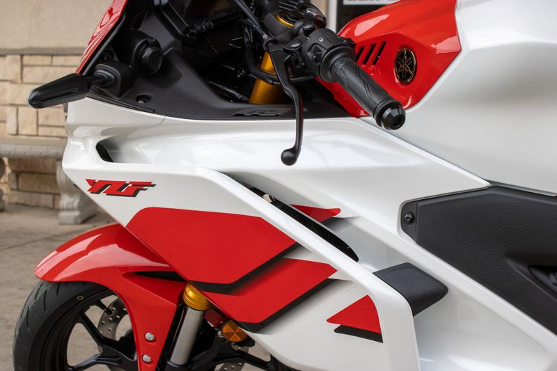 NEW 2026 YAMAHA YZFR3 ABS 70TH ANNIVERSARY EDITION Image 11