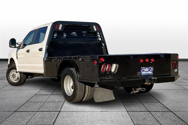 2021 Ford F-350 Chassis Image 12