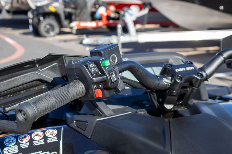 NEW 2026 CAN-AM OUTLANDER MAX 6X6 BACKCOUNTRY 1000R Image 21