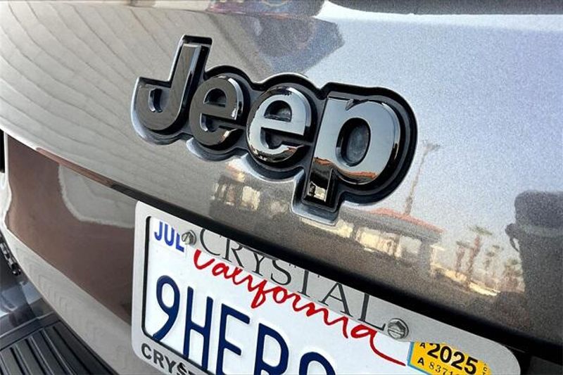 2021 Jeep Grand Cherokee Laredo XImage 31