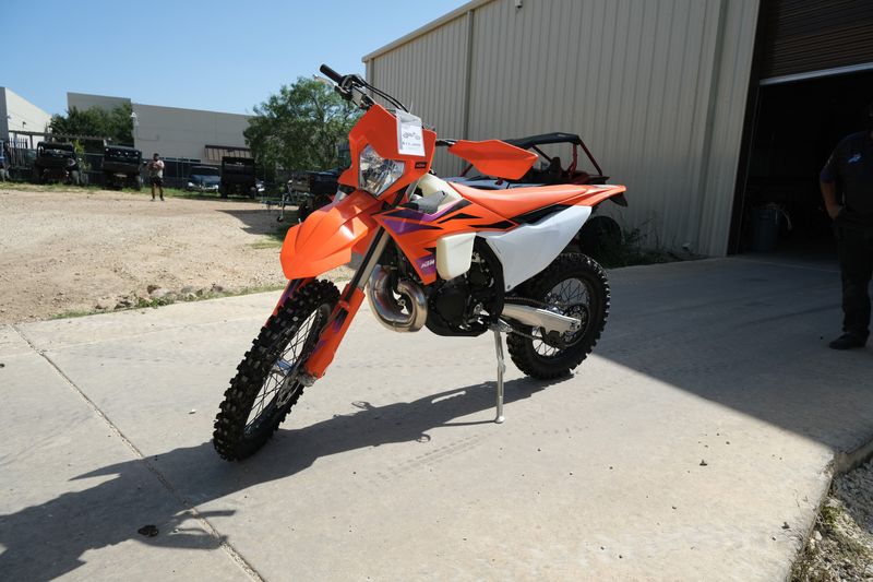 2024 KTM 300 XCW CNC ORANGEImage 15