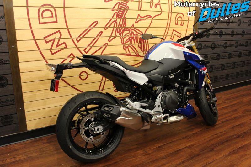 2024 BMW F 900 R Image 9
