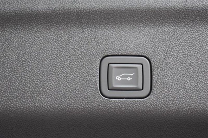 New 2025 Chevrolet Suburban PremierImage 20