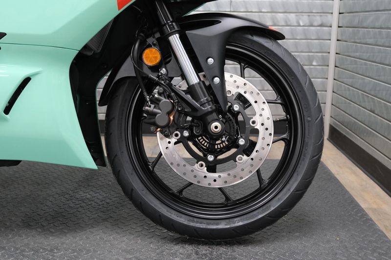 NEW 2026 YAMAHA YZFR3 ABS Image 15