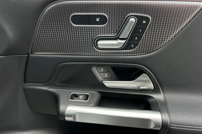 2023 Mercedes-Benz EQB 300Image 20