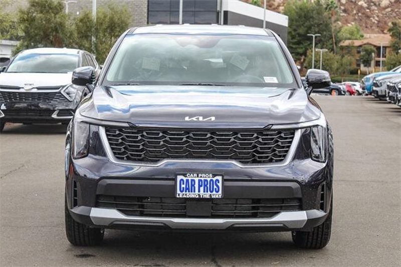 2025 Kia Sorento LXImage 3