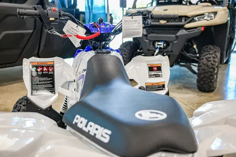 2025 Polaris OUTLAW 110 EFI BRIGHT WHITE AND BLUEImage 11