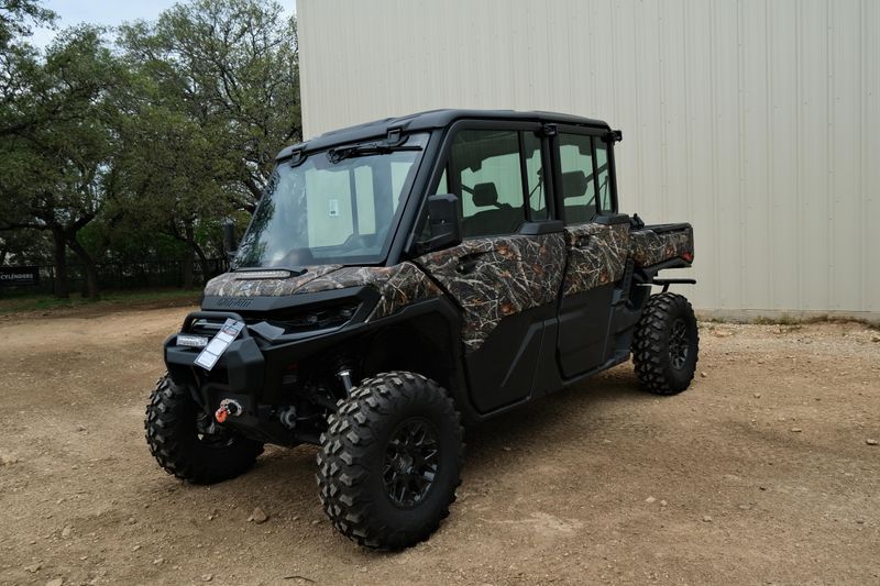 NEW 2026 CAN-AM DEFENDER MAX XT CAB HD11 WITH 1025 INCH TOUCHSCREEN Image 7