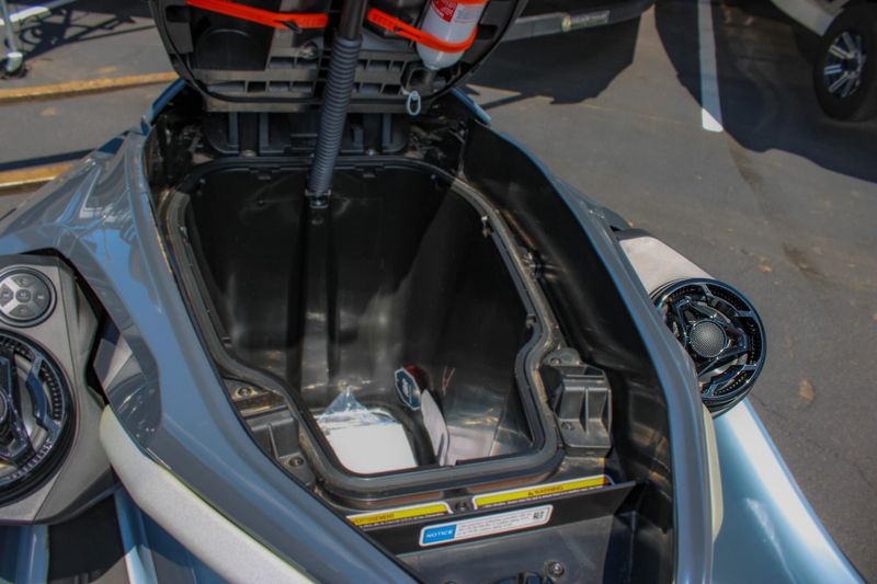 2025 SEADOO RXPX 325 WITH SOUND SYSTEM ICE METAL AND MANTA GREEN Image 20