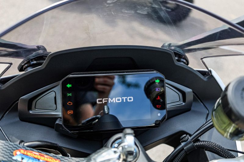 2025 CFMOTO 675SS NEBULA BLACK Image 9