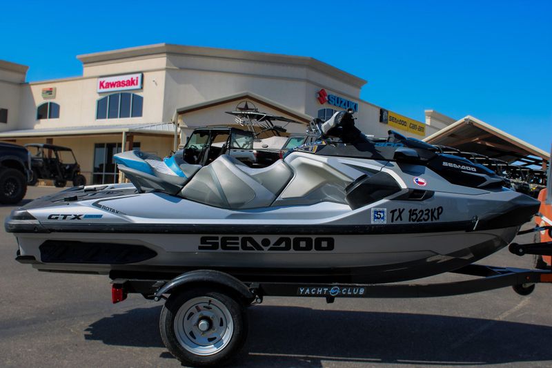 2021 SEADOO GTX 300 LTD SILVER Image 5