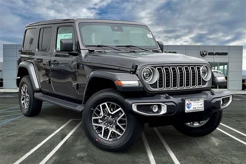 2025 Jeep Wrangler 4-door SaharaImage 14