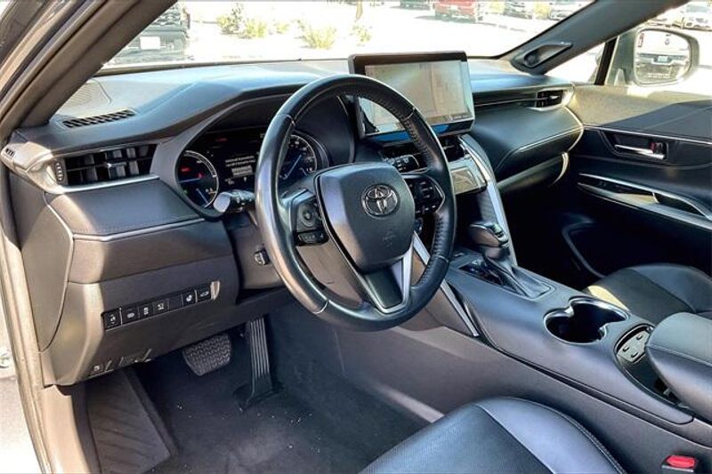 Used 2022 Toyota Venza LimitedImage 14