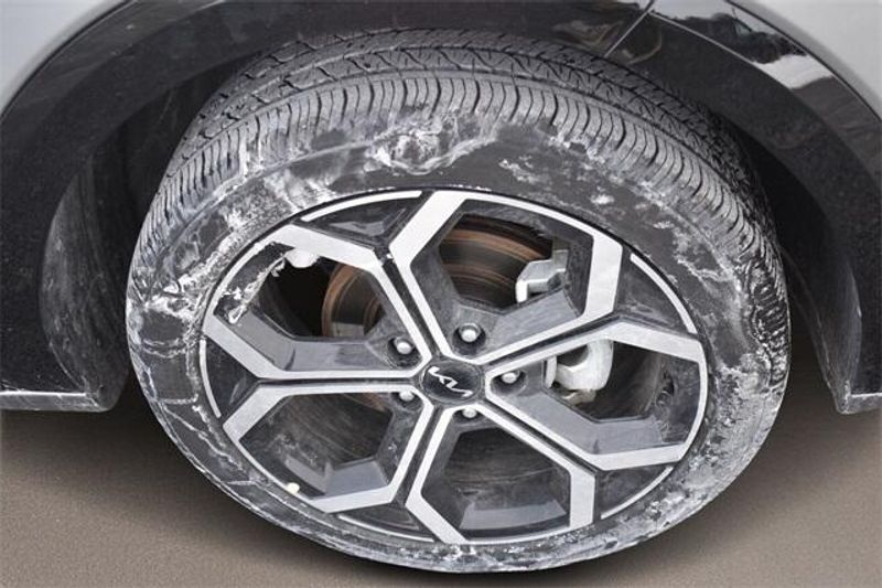 New 2025 Kia Niro EX TouringImage 11