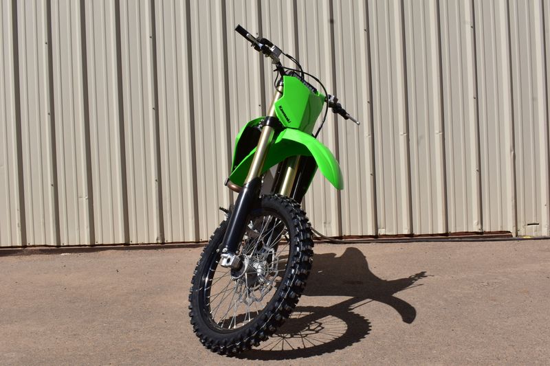 2023 KAWASAKI KX 250 in a LIME GREEN exterior color. Family PowerSports (877) 886-1997 familypowersports.com 