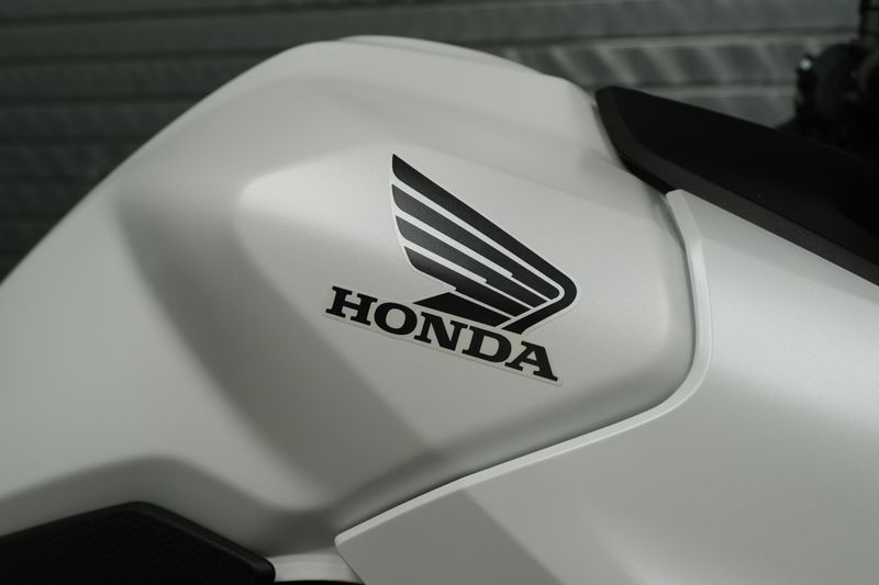 NEW 2025 HONDA CB750 HORNET Image 12
