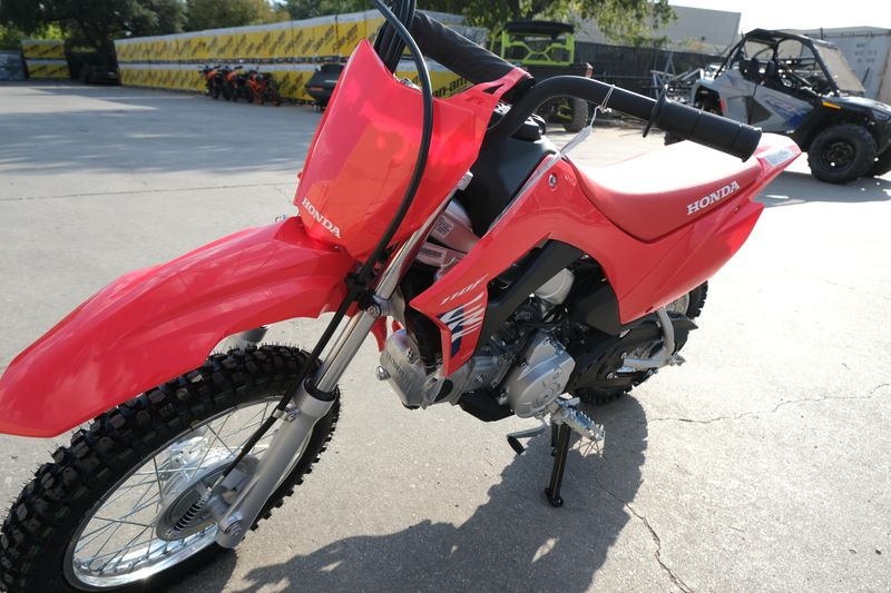 2025 Honda CRF110FImage 3