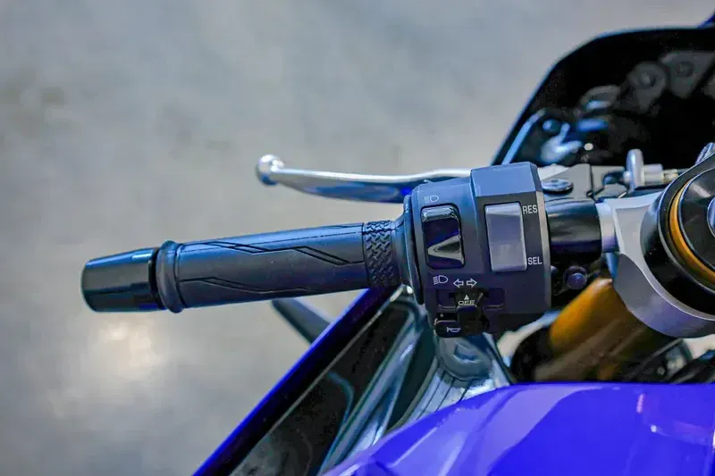 2025 Yamaha YZFR7 TEAM BLUE Image 10