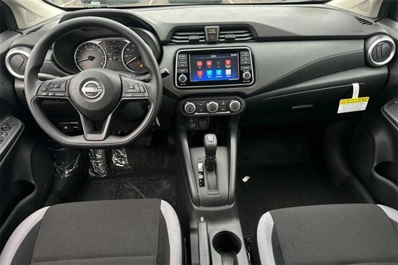 2025 Nissan Versa 1.6 SImage 10