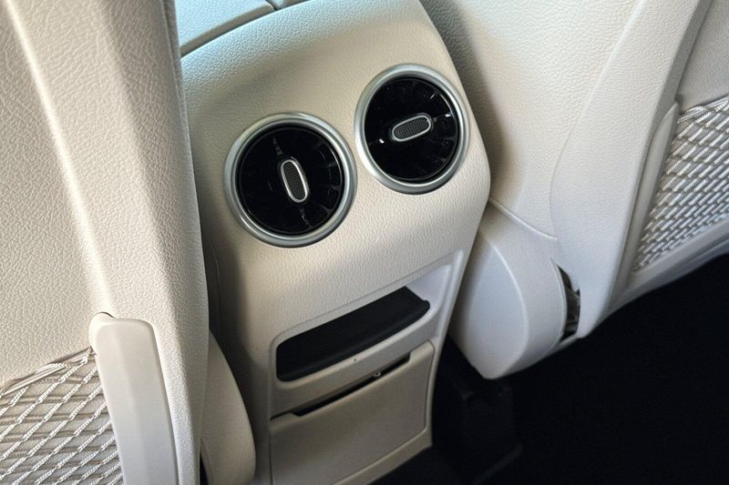 Used 2026 Mercedes-Benz GLB 250Image 14