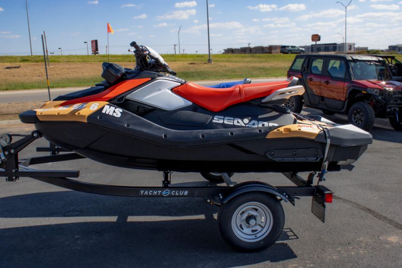 USED 2025 SEADOO SPARK FOR 3 CONVENIENCE PACKAGE WITH SOUND SYSTEM Image 1