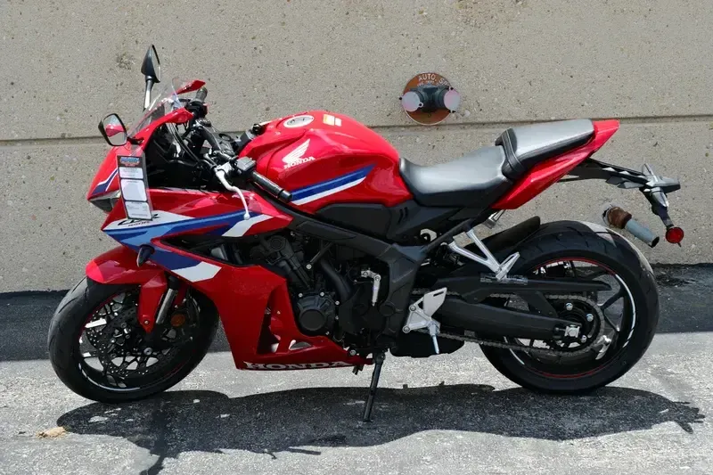 2024 Honda CBR650R ABS GRAND PRIX RED Image 3