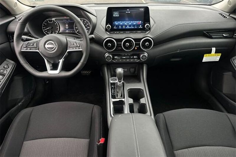 New 2025 Nissan Sentra SVImage 10