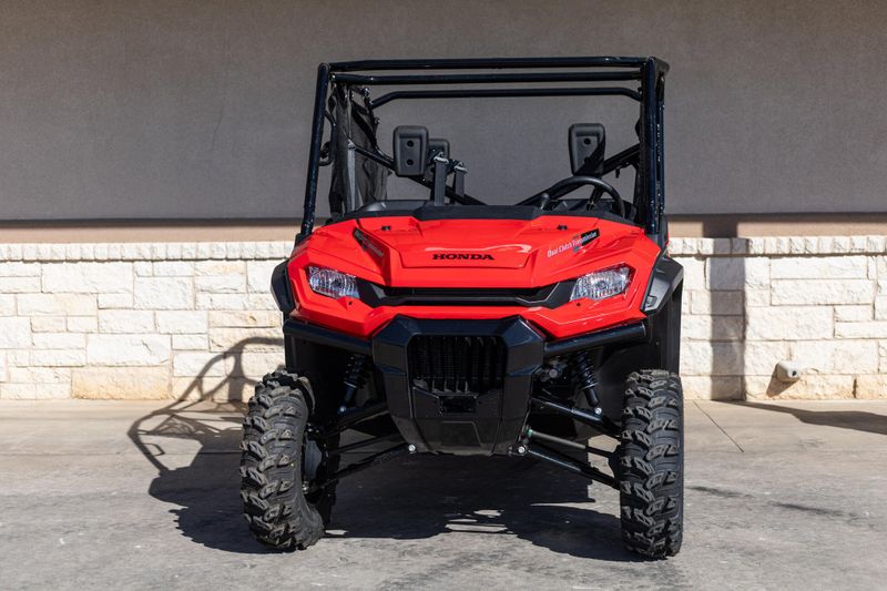 2025 Honda PIONEER 10006 CREW DELUXE HERO RED Image 7