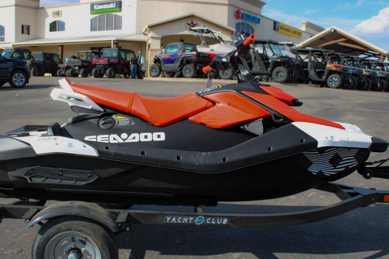 2025 SEADOO SPARK TRIXX FOR 3 DRAGON RED AND WHITE Image 5